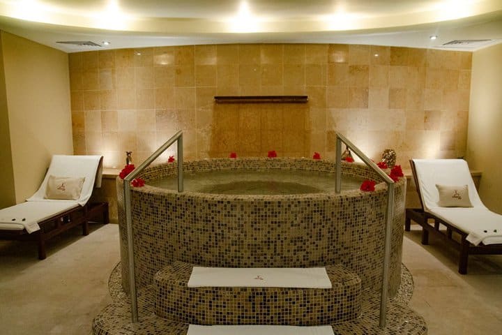 Jacuzzi in the spa