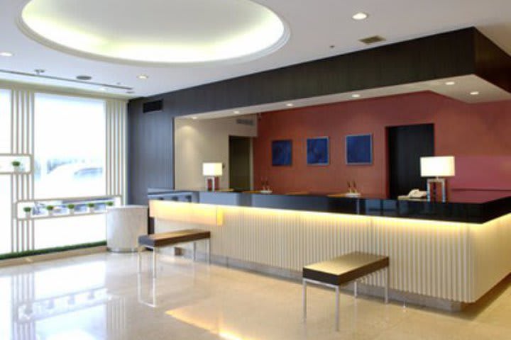 Recepción del BlueWave Inn Asakusa