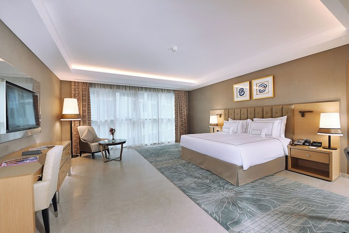 Grand 1-bedroom Suite - Complimentary Luxury Transfers to Kite Beach and Mall of Emirates