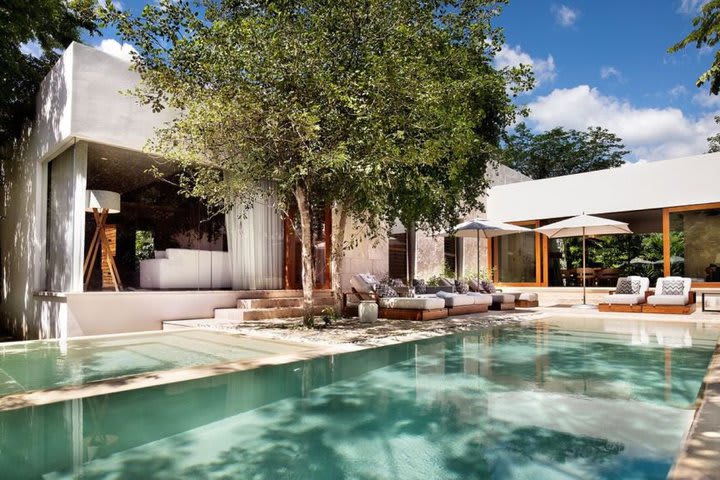 Private pool in the presidential villa