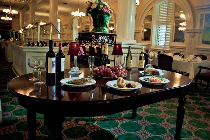 The Menger Hotel ofrece un restaurante de especialidades americanas