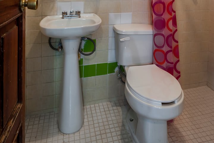 Private guest bathroom with shower