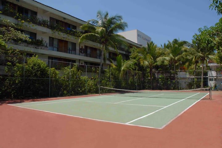 Cancha de tenis en el hotel