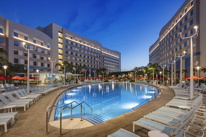 Surfboard-shaped pool