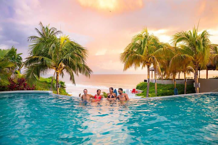 Atardecer en la piscina