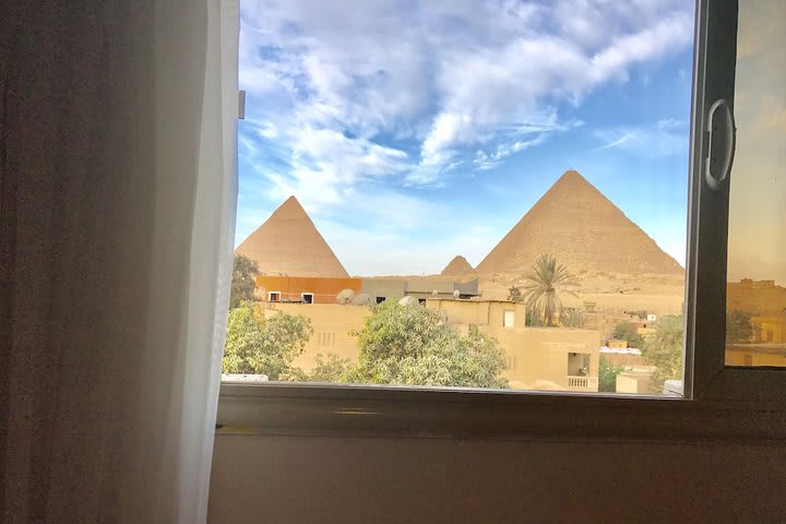 3 pyramids view inn