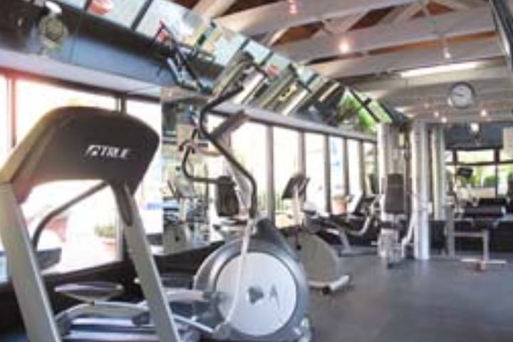 Gimnasio en el hotel La Quinta Inn & Suites San Francisco Airport West