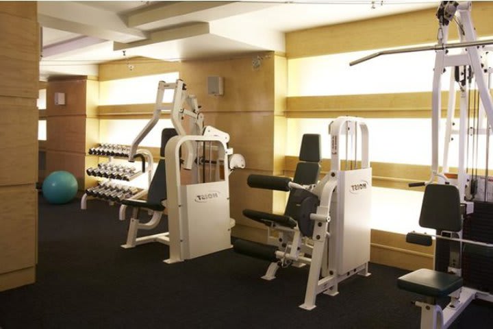 El hotel Roger New York tiene un gimnasio equipado