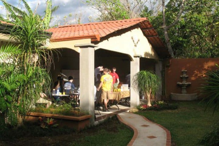 Jardín del Santa María Inn, hotel en Alajuela