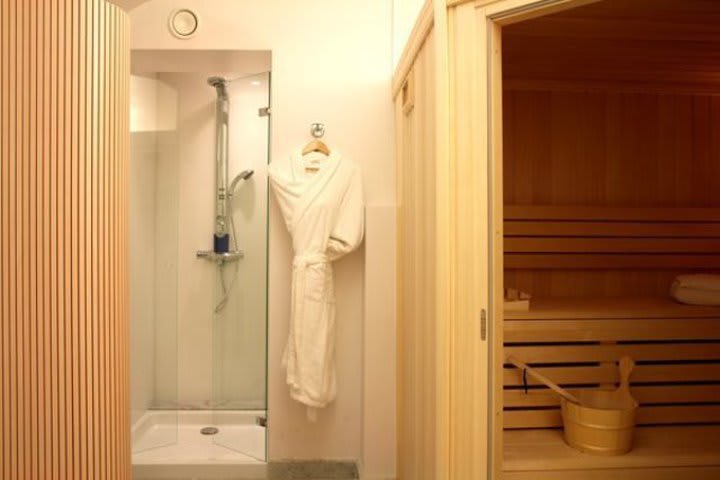 Hay un sauna en el hotel Artus en el centro de París