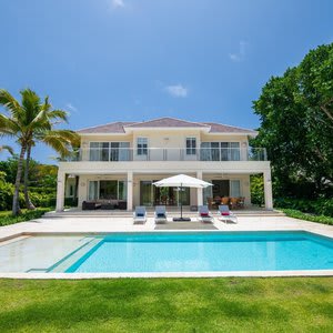 Cozy 5-bedroom Villa With Beaituful Views of La Cana Golf Course