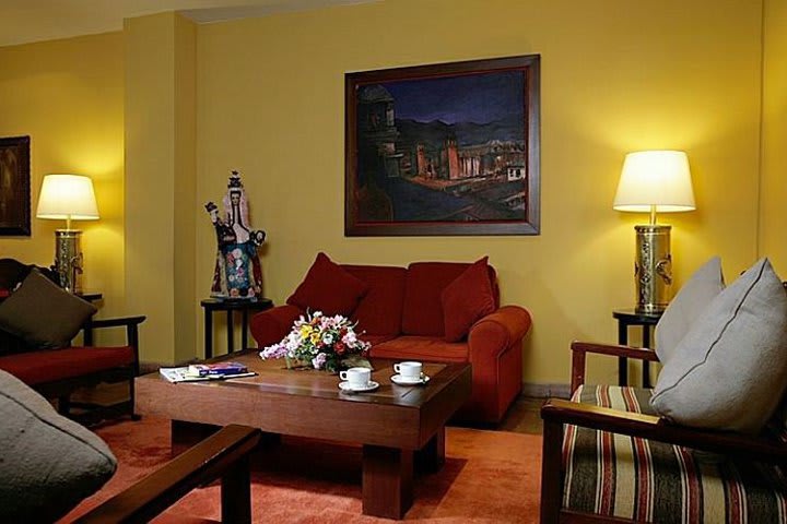 A guest room's sitting area at San Agustin El Dorado, hotel in Cusco