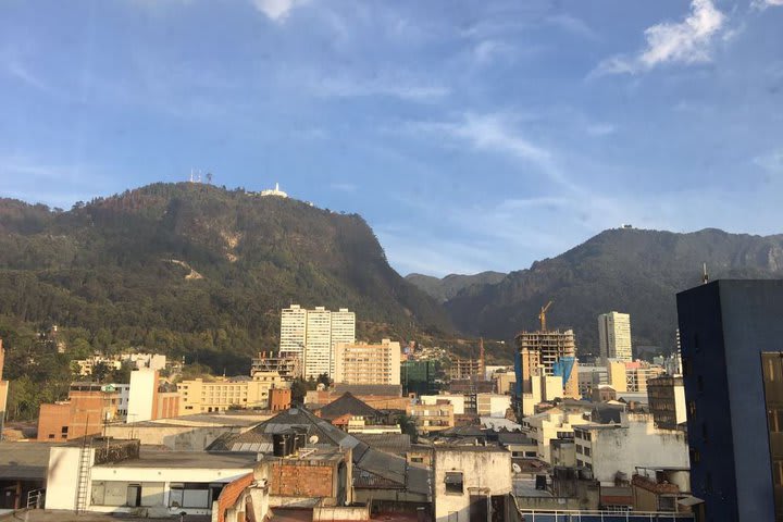 Vista a la montaña desde una habitación