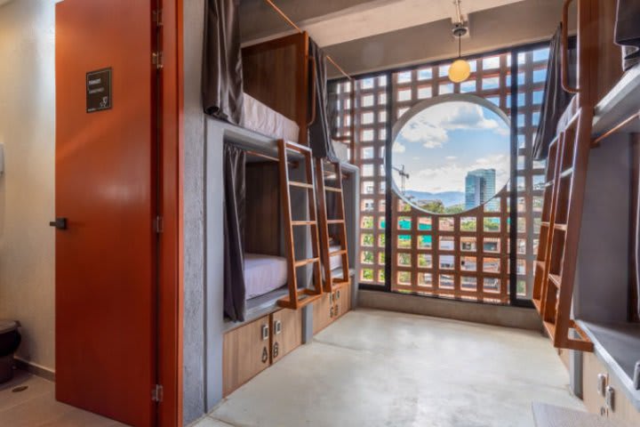 Bed in 8-Bed Mixed Dormitory with bathroom