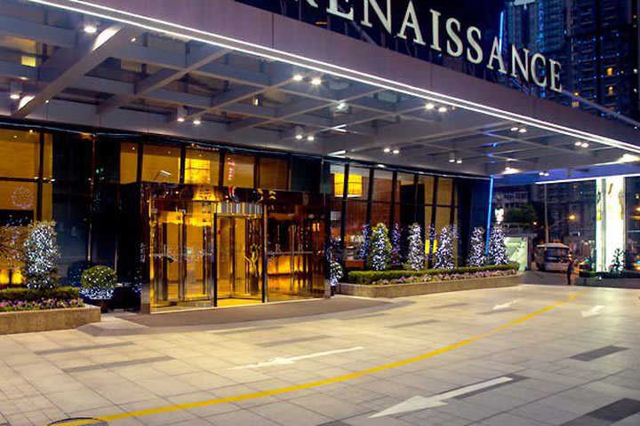 Entrada del hotel Renaissance Shanghai Zhongshan Park