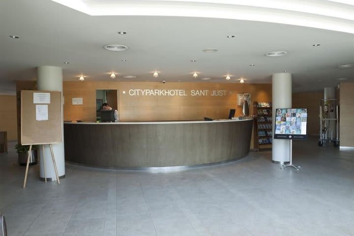 Recepción del Hotel ATH City Park Sant Just