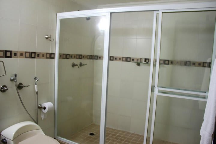 Private guest bathroom with shower