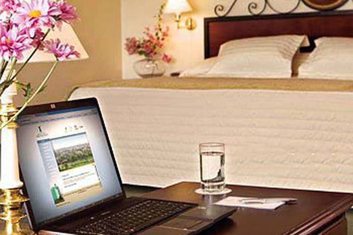 Rooms with wireless internet access at Hotel & Spa Golf Los Incas