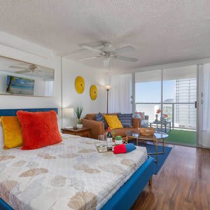 Vibrant Studio in the Heart of Waikiki!