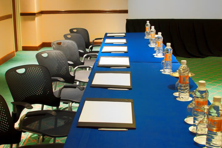 Multipurpose meeting rooms