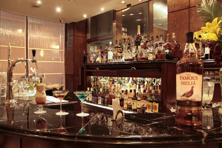 Enjoy your favorite drink in the bar at the Melia Buenos Aires