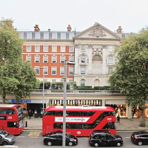 Kensington Palace by Underground station