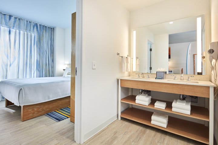 750 standard guest rooms and suites