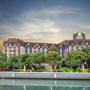 Holiday Inn Express Shanghai Putuo, an IHG Hotel