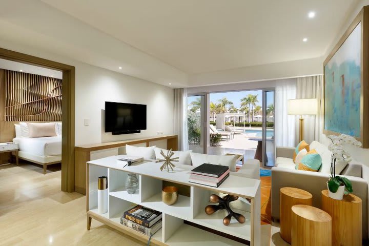 Family Concierge master suite swim up