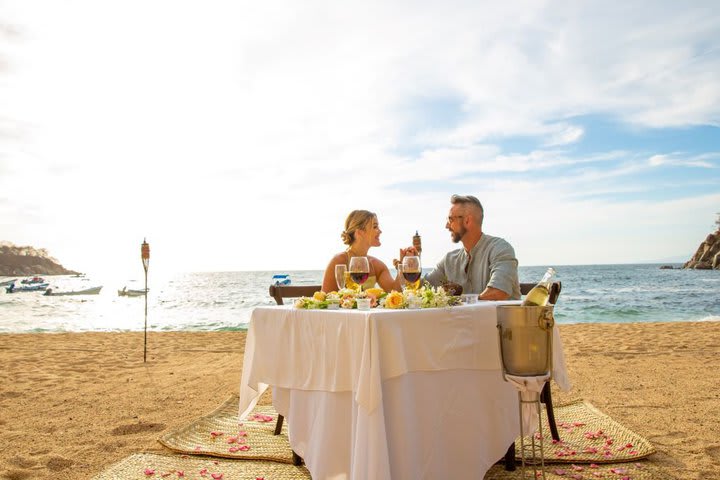 Have your meals on the beach