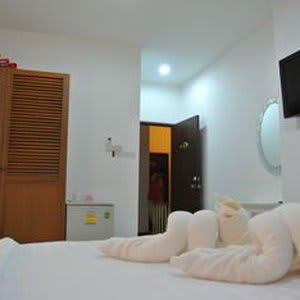 Karon Sunshine Guesthouse & Bar