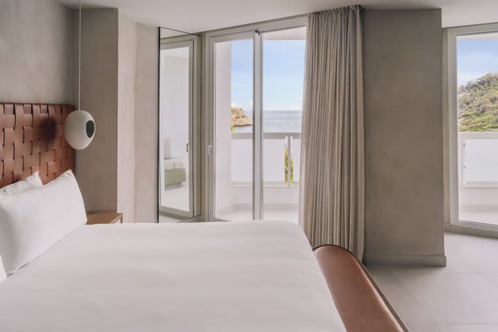 Suite, 1 King Bed, Sea View