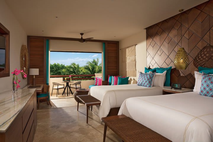 Junior suite with tropical view