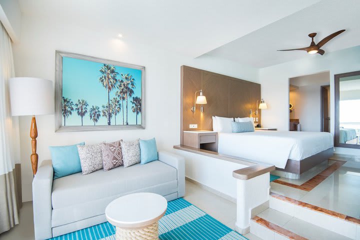 Junior Suite 1 King Bed Ocean View JROK