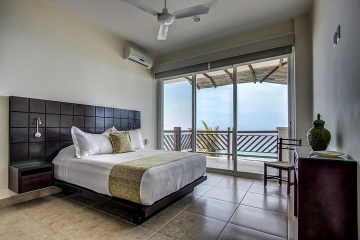 4-BR master suite oceanfront