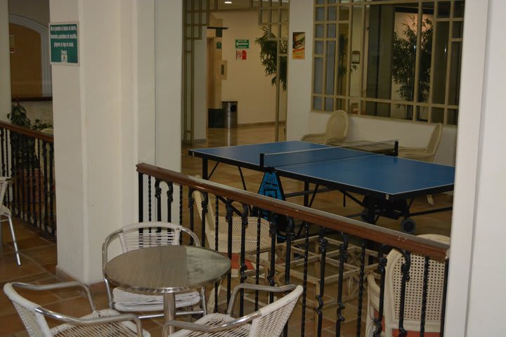 Mesa de ping pong en las instalaciones