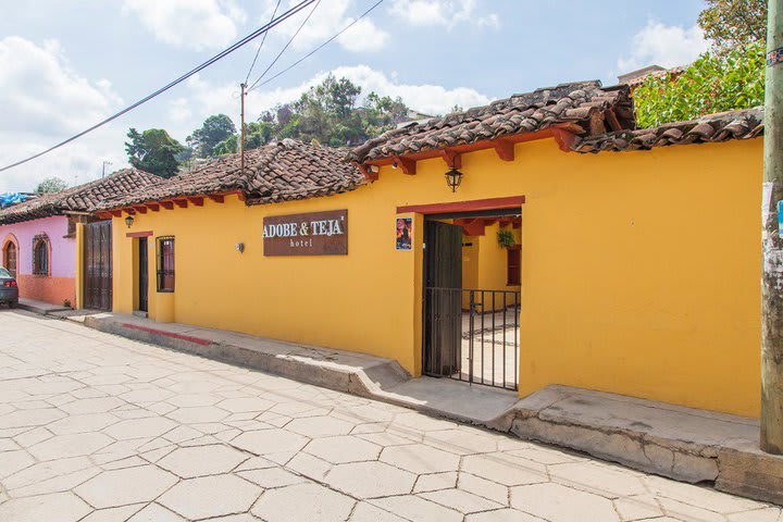 Hotel Adobe y Teja