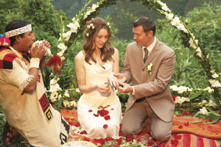 Machu Picchu Sanctuary Lodge ofrece servicio de bodas tradicionales incas con chamán