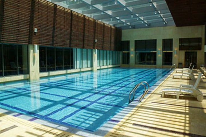 The Starway Rayfont hotel in Shanghai has an indoor pool and sun terrace