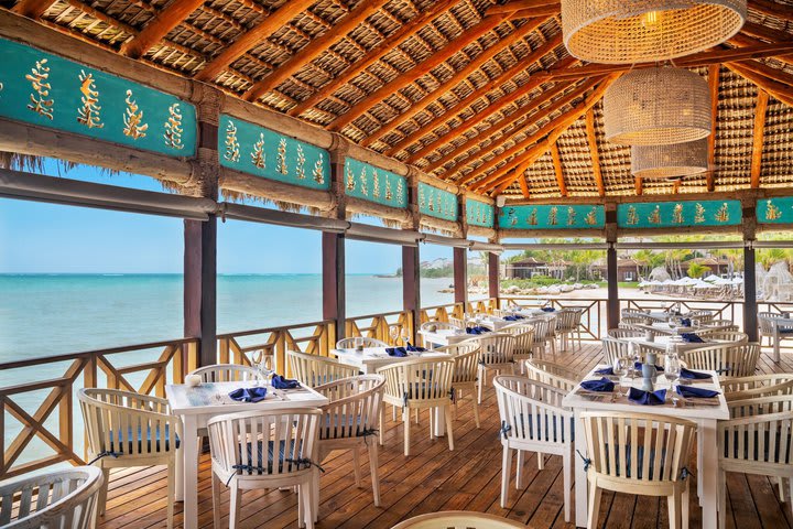 Restaurante con vista al mar