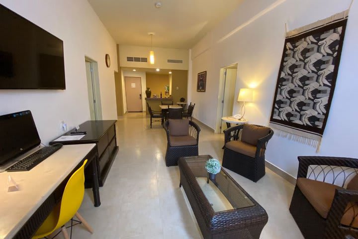 Sitting area and kitchen in a master suite