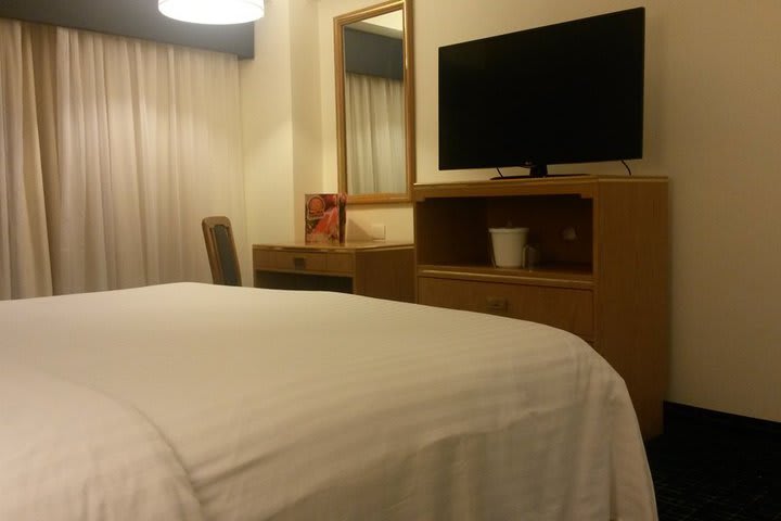 Guest room with 42-inch LCD TV