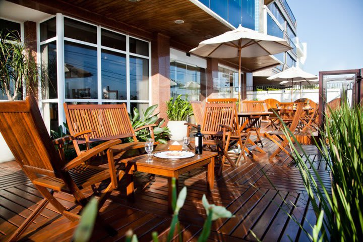 Terrace on the main floor at Hotel Sol da Barra 880