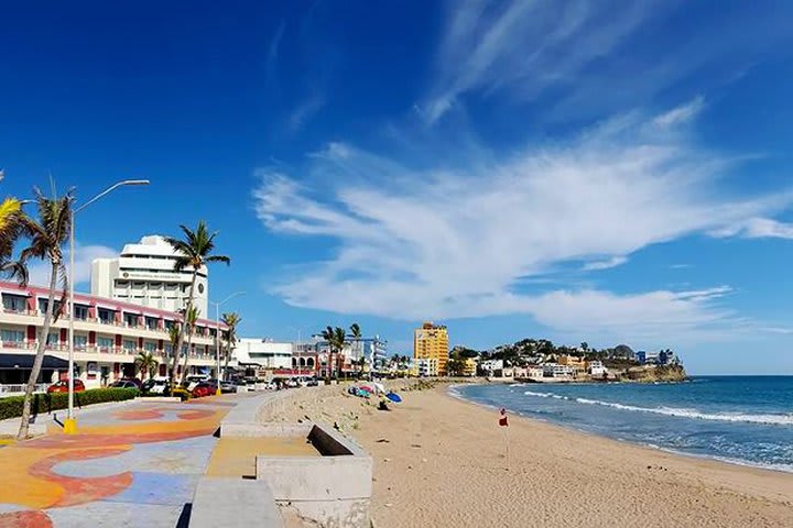 Vista del hotel y la playa