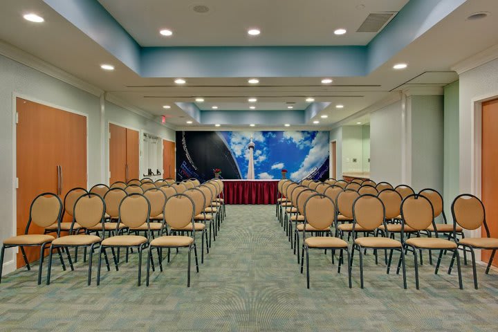 Meeting room at the Indigo Toronto Airport hotel