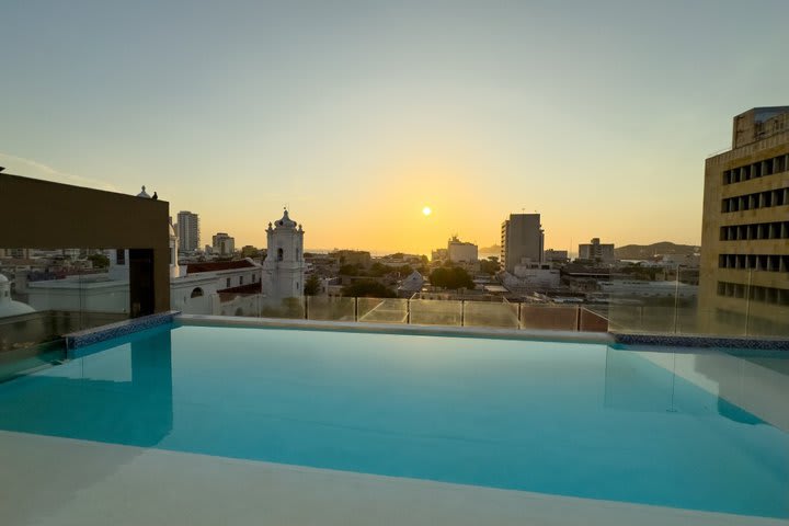 Atardecer en la piscina