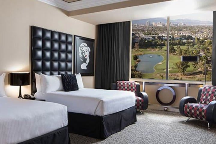 Concierge guest room with access to the business lounge and views to the golf course