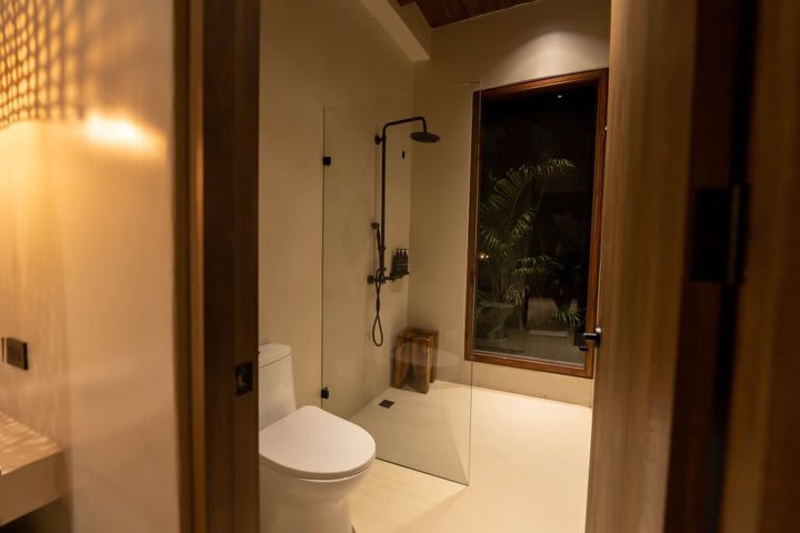 Baño de una villa master Arena