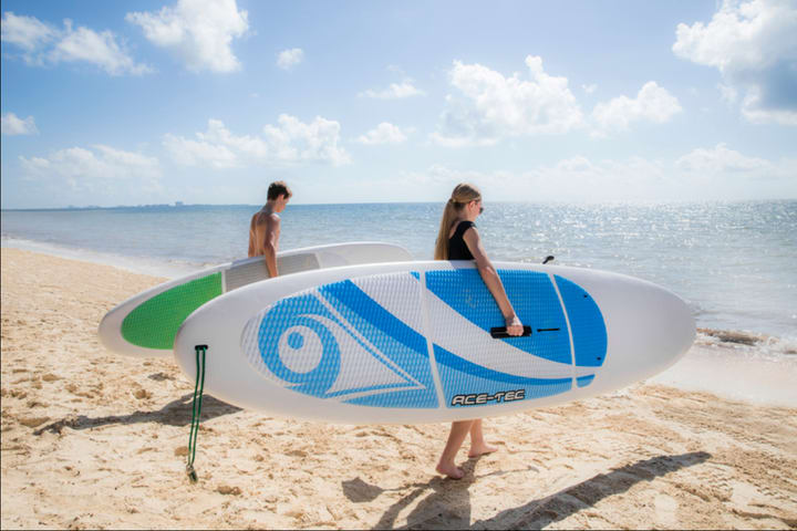 Mar y olas para surfear