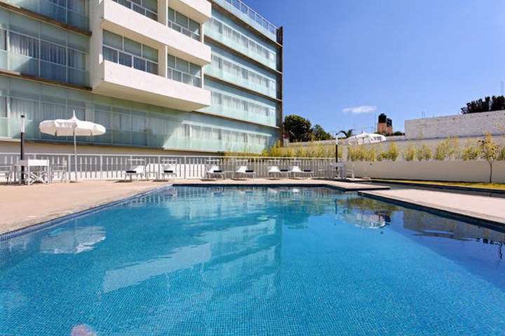 Pool at Holiday Inn Express Guadalajara Expo